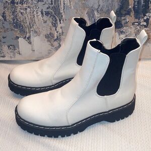 NEW Sincerely Jules HIPPIE White Leather Ankle Boots size 8.5M Chunky HEEL